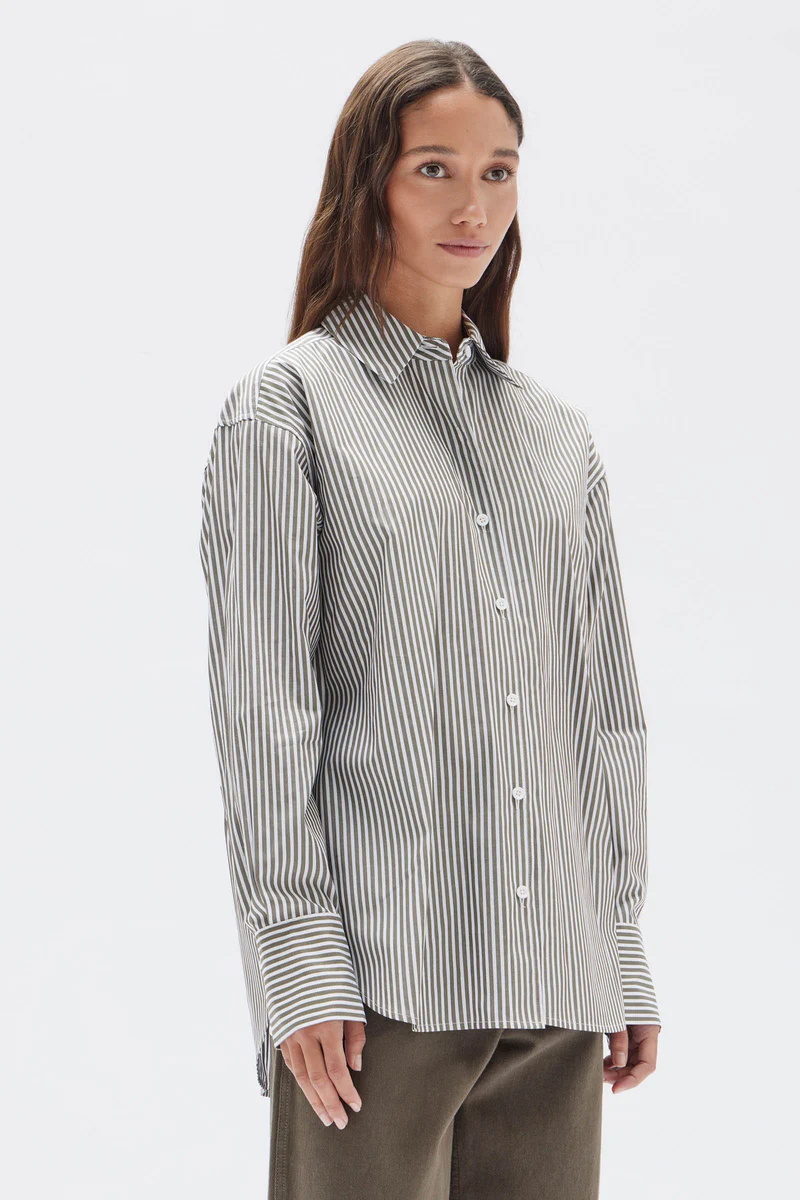 Assembly Label - Signature Poplin Shirt - Spruce/White | milk + ginger ...