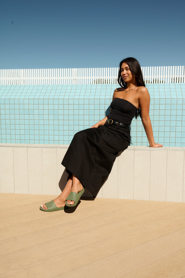 archie arch slides in khaki